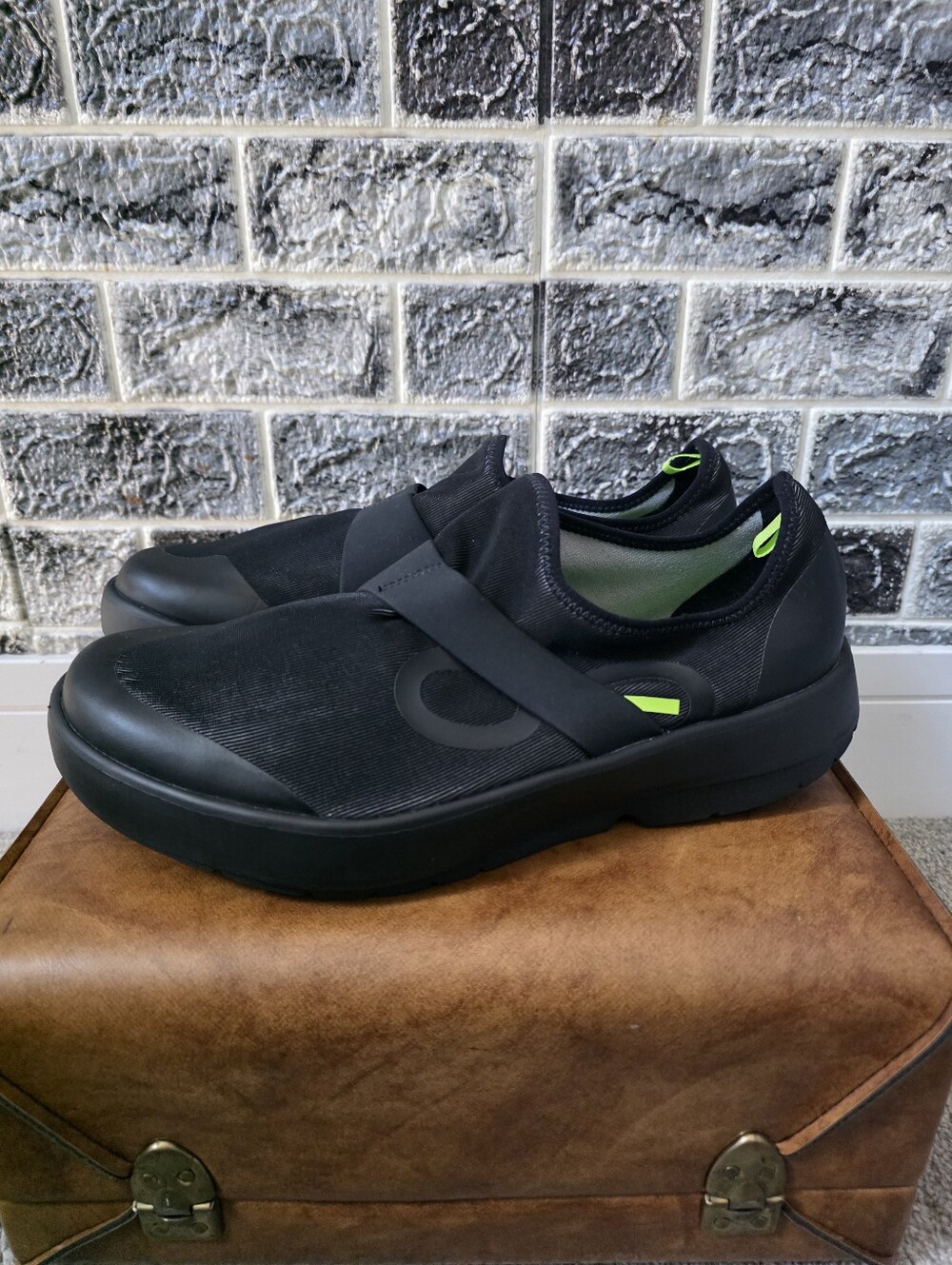 OOFOS Men's Black Slip-On Athletic Shoes Size 13 - Picture 10 of 10